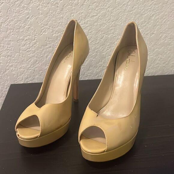Cole Haan Creme Patent Heels - Size 9.5 Good Condition High Heel Pump - Picture 2 of 4